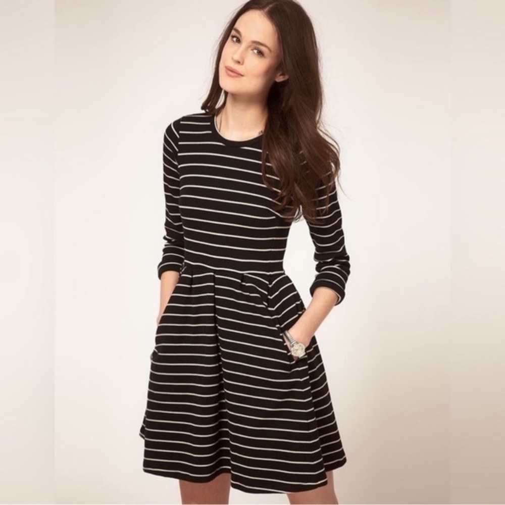 Whistles Shona Breton Stripe Skater Dress
Dark Navy and White Size 10